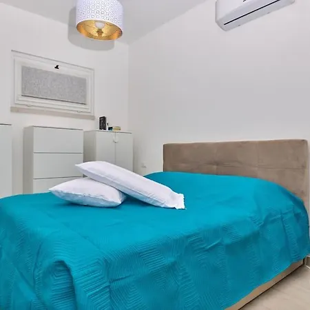 Benaco Hause 3 *