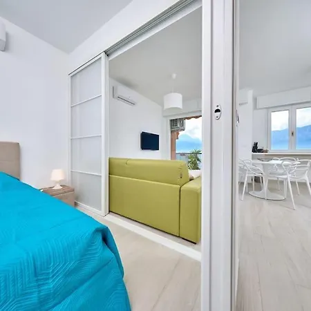 Benaco Hause 3 * Бренцоне-суль-Гарда